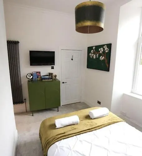 Cosy Apartment, Free Street Parking *