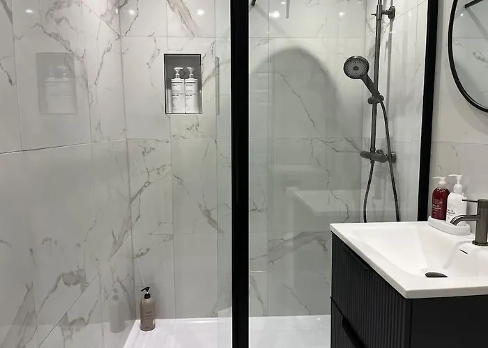 Cosy Apartment, Free Street Parking