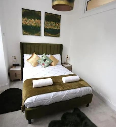 Cosy Apartment, Free Street Parking