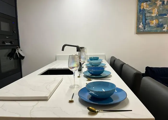 Cosy Apartment, Free Street Parking *