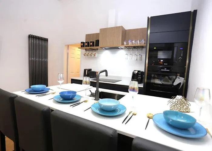 Cosy Apartment, Free Street Parking