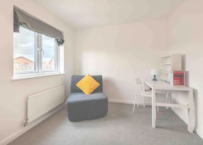 Superb Townhouse Silent בית נופש אדינבורו