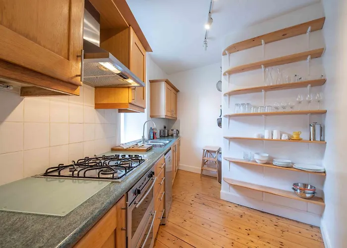 Artists Flat 7 Min To R Mile *