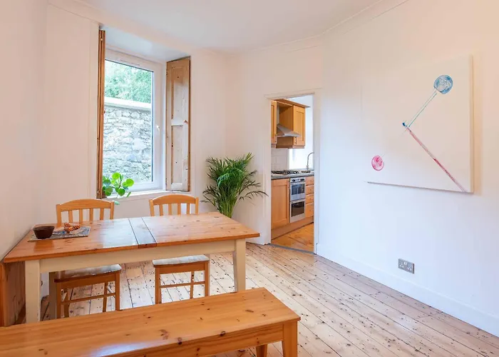 Artists Flat 7 Min To R Mile *