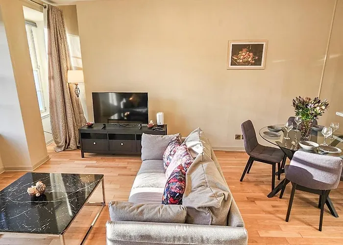 Royal Mile - Bright 2 Bedroom Appartamento *