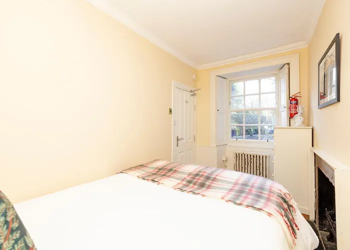 Joivy Beautiful Apartment, Private Garden, Calton Hill * Edinburgh