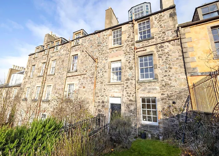 Διαμέρισμα Joivy Beautiful Apartment, Private Garden, Calton Hill *