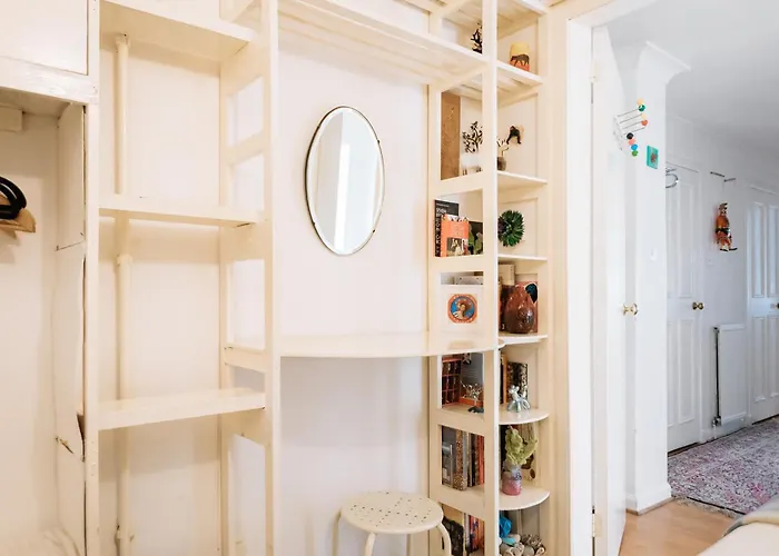 Charming 3 Bedroom In The Heart Of Vibrant Old Town *