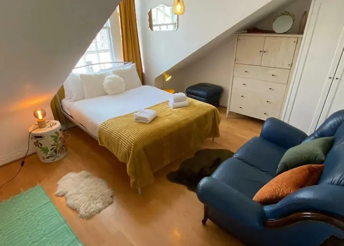 Charming 3 Bedroom In The Heart Of Vibrant Old Town