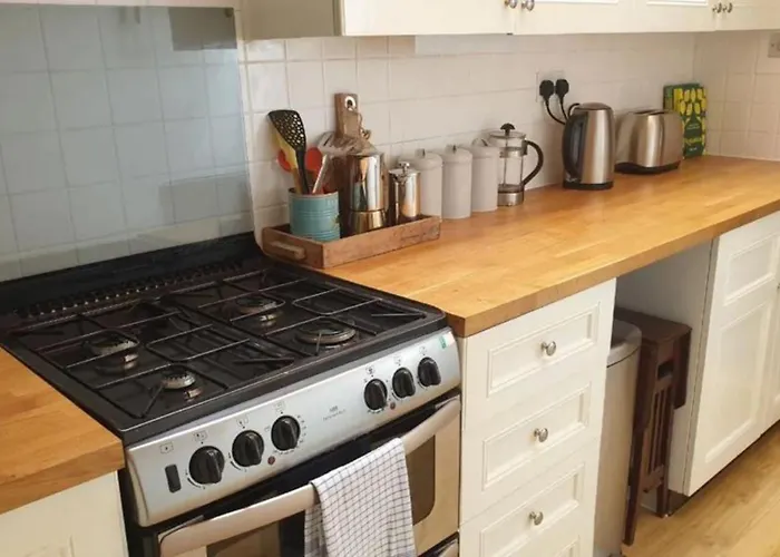 Charming 3 Bedroom In The Heart Of Vibrant Old Town Edinburgh