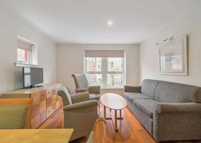 Holyrood Aparthotel 4*