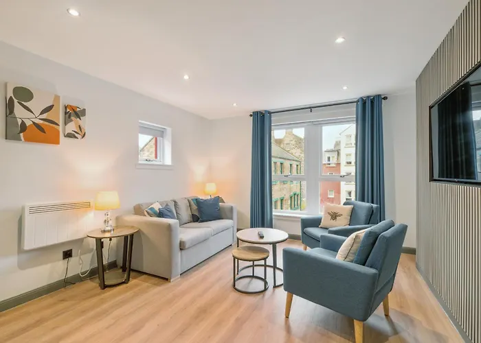 Aparthotel Holyrood 4*