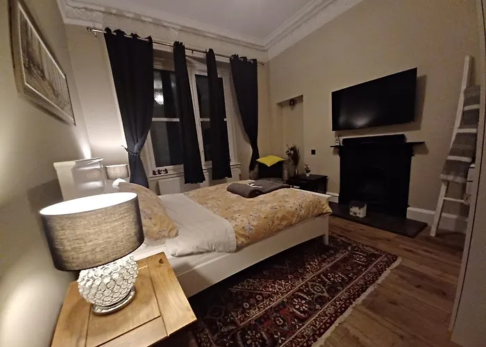Murrayfield Spacious 2-bedroom Lägenhet