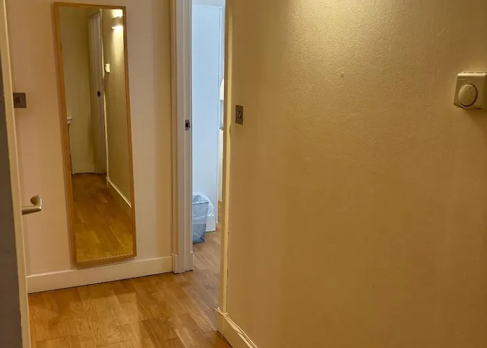 Extremely Quartermile Near Castle And