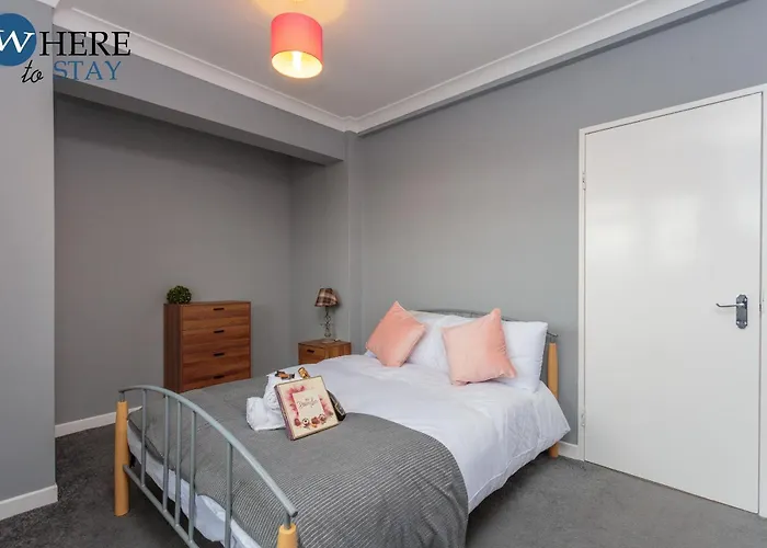 Stunning 3 Bedroom Lägenhet Edinburg