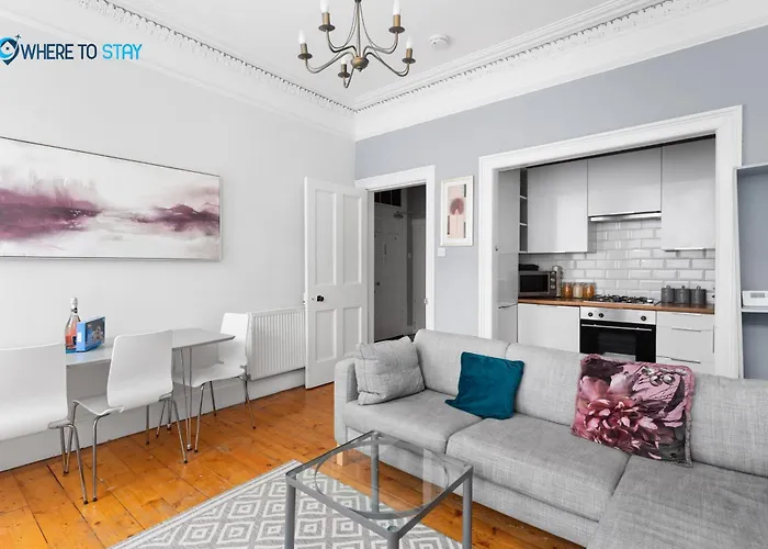 First Floor-2 Bedroom Apartment- By Holiday Homes 公寓