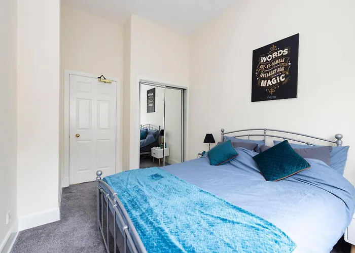 Stylish 2-bedroom Old Town Next To Royal Mile * Edinburgh