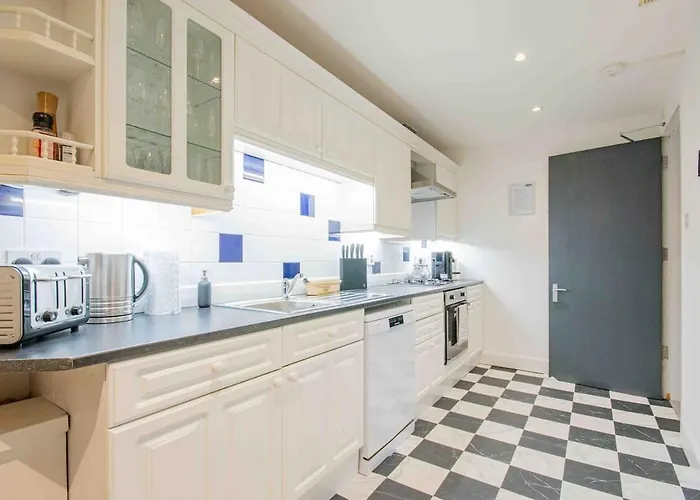 Spacious 3 Bed In Marchmont エディンバラ