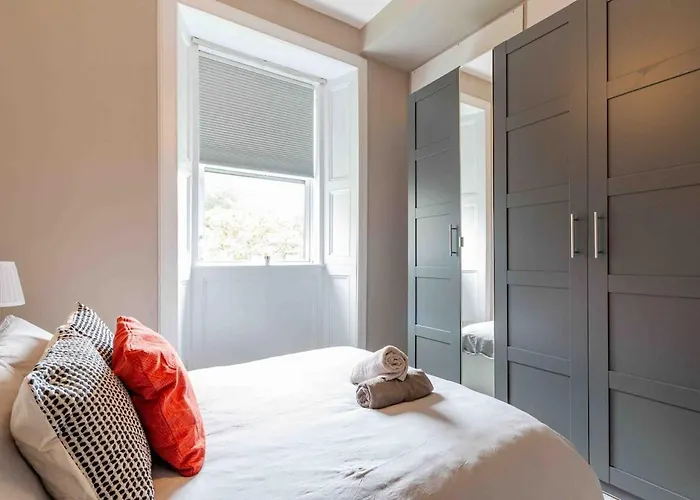 Spacious 3 Bed In Marchmont Appartamento