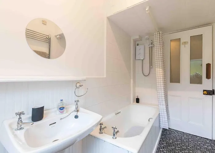 Spacious 3 Bed In Marchmont Appartamento