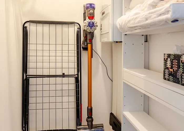 Cosy Apartment, Free Street Parking *