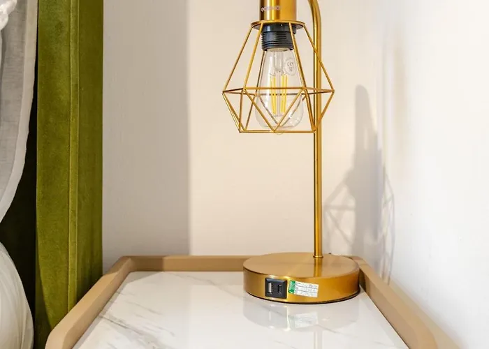 Cosy Apartment, Free Street Parking *