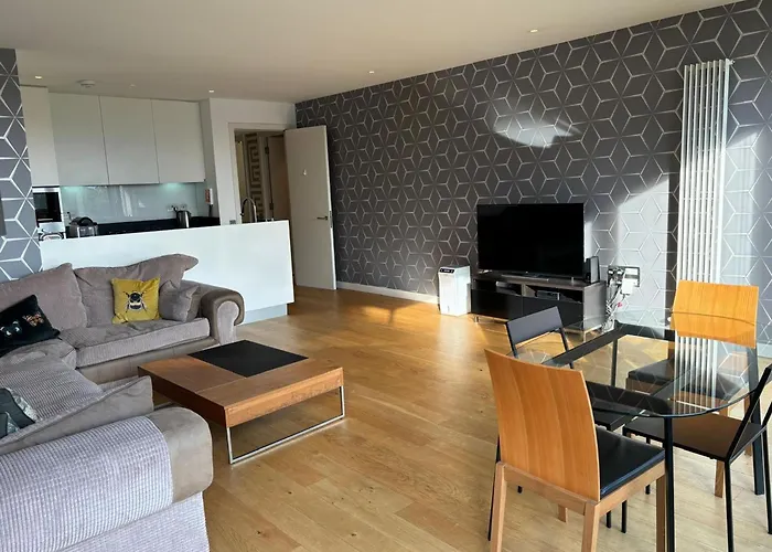 Апартаменты Stunning Park View Quartermile Close Proximity To Castle