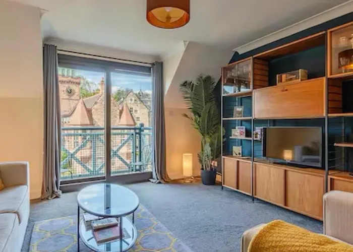 Apartment - With Balcony And Secure Garage Parking Edinburgh