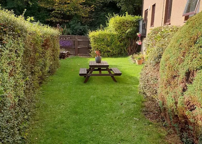 Modern Flat Near Murrayfield Stadium, Sleeps 4 דירה *