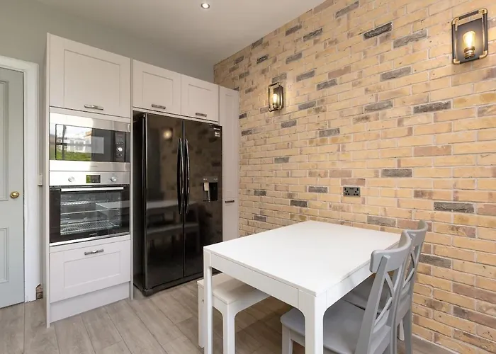 Spacious 3 Bed In Marchmont Edinburgh