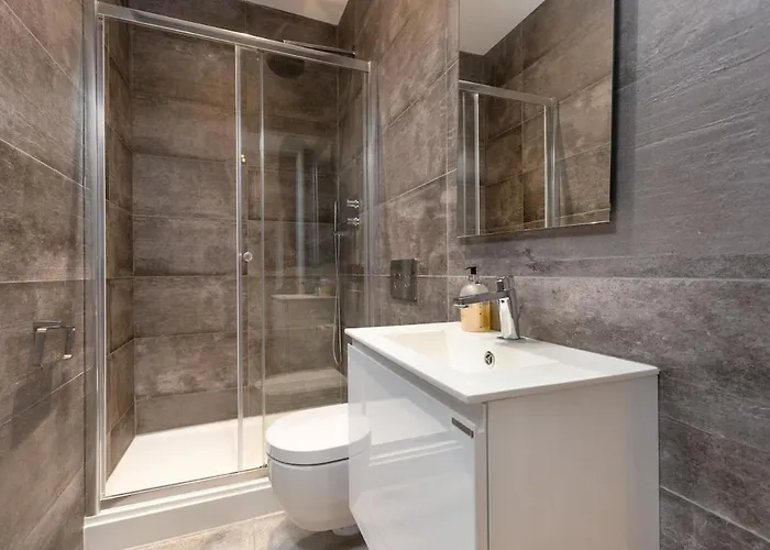 Spacious 3 Bed In Marchmont * Edinburgh