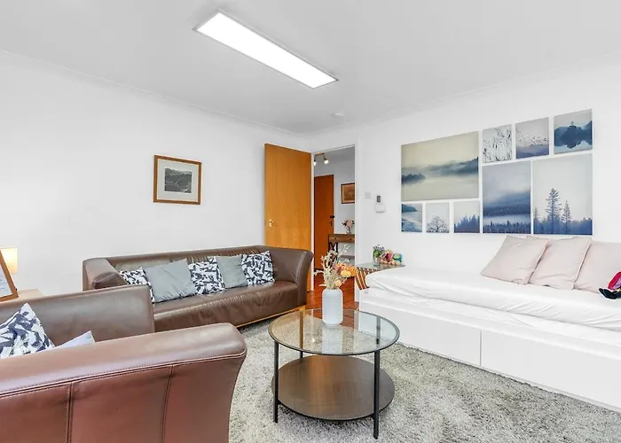 Modern 2 Bedroom In Centre Appartamento