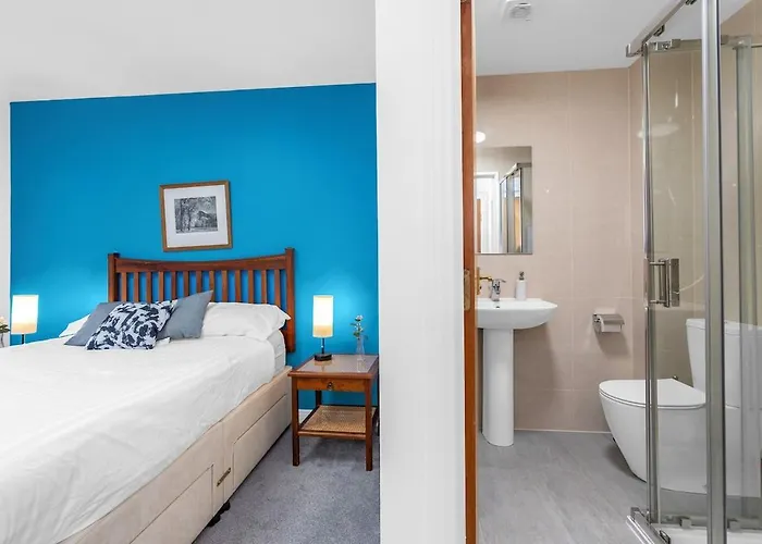 Modern 2 Bedroom In Centre Appartamento