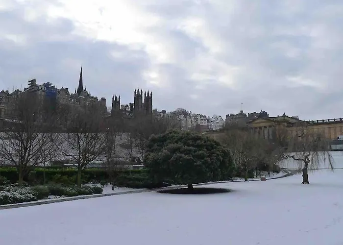 Appartamento Modern 2 Bedroom In Centre Edimburgo