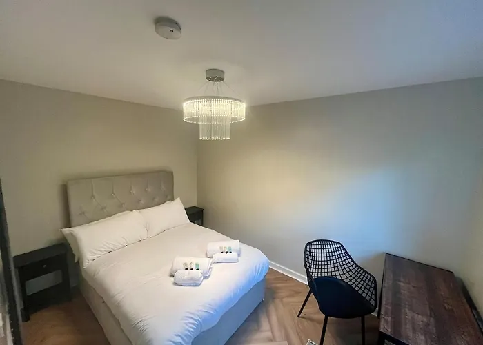 Lejlighed Luxury Spacious 4 Dbl Br House With Free Parking