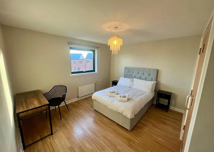 Luxury Spacious 4 Dbl Br House With Free Parking Lejlighed *