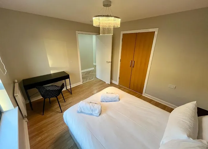 Lejlighed Luxury Spacious 4 Dbl Br House With Free Parking *