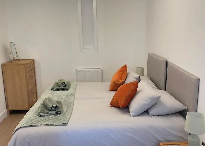 Апартаменты Modern Apartment, Access To Holyrood & *