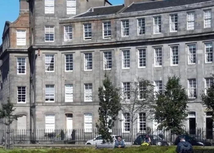 The Gardners In Centre With Parking * Edinburgh