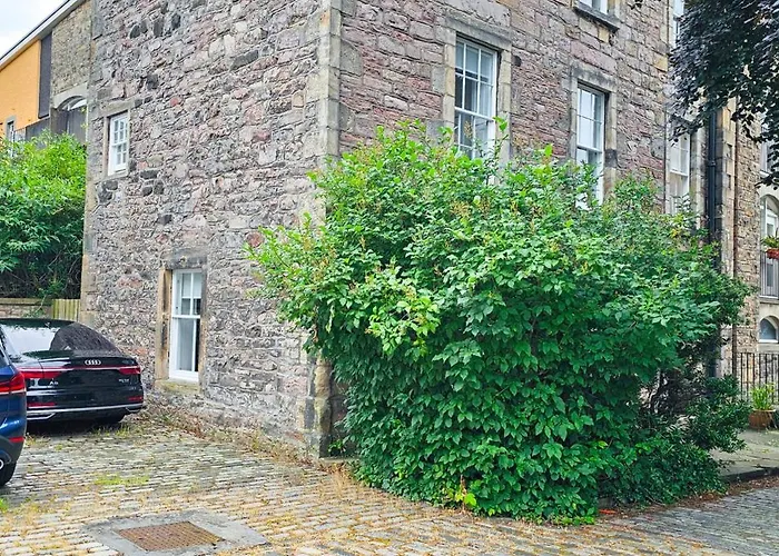 Russel House - 4 Bedroom - The Royal Mile *