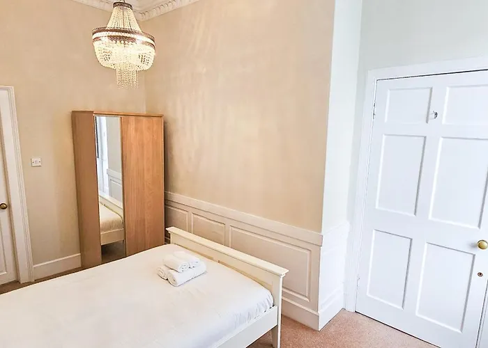 Feriehus Russel House - 4 Bedroom - The Royal Mile *
