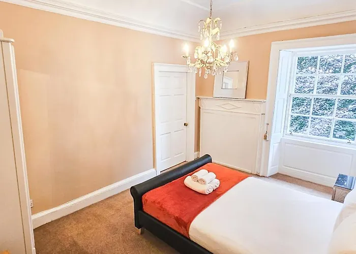 Russel House - 4 Bedroom - The Royal Mile *