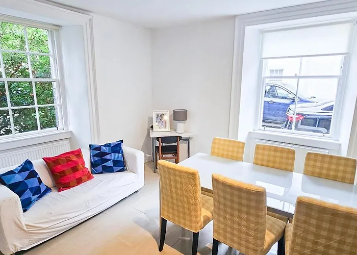 Russel House - 4 Bedroom - The Royal Mile Edinburgh