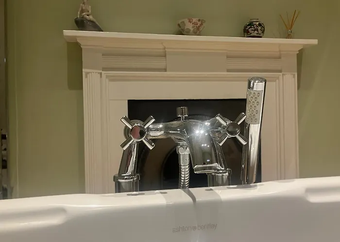 Georgian Townhouse In Centre *