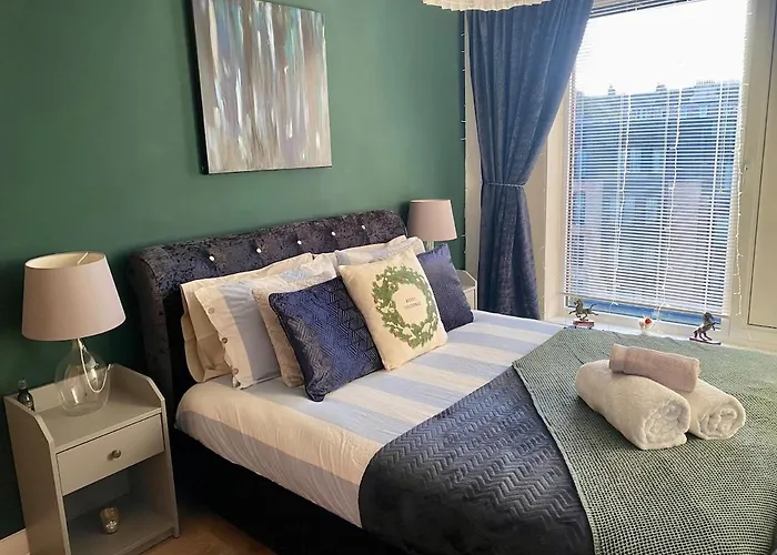 Iona's Family Retreat B *