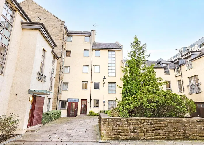 Joivy Stylish 3 Bed, 3 Bath Flat With Balcony In Old Town * Edinburgh