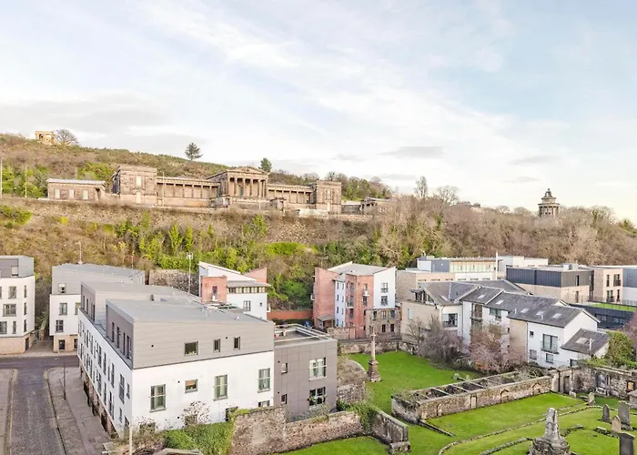 Joivy Stylish 3 Bed, 3 Bath Flat With Balcony In Old Town Apartment Edinburgh