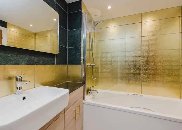 Apartment Joivy Stylish 3 Bed, 3 Bath Flat With Balcony In Old Town Edinburgh