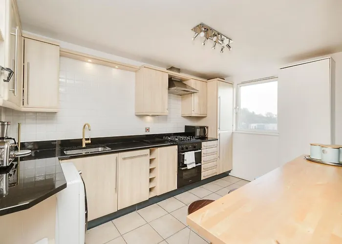 Joivy Stylish 3 Bed, 3 Bath Flat With Balcony In Old Town 아파트