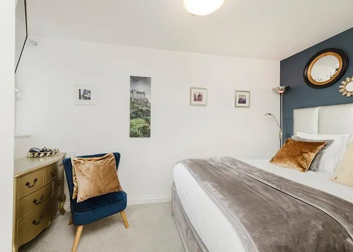 아파트 Joivy Stylish 3 Bed, 3 Bath Flat With Balcony In Old Town
